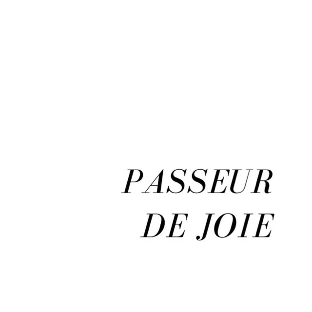 M a n t r a ✨
Au delà de notre inspiration première - créer de beaux parfums et vous les offrir en toute simplicité -
nous avons à coeur de vous transmettre notre émerveillement pour l’univers olfactif, cet autre chemin qui nous relie à la beauté du monde.
.
Passeur de joie.
.
#hauteparfumeriefrançaise  #belleparfumerie #parfumerieengagée  #parfumsrares  #divineparfums #parfumsdivine