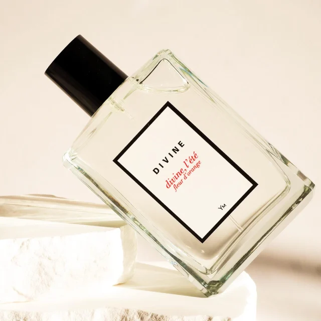 D i v i n e,  l' é t é ☀️
Fleur d’orange
Une composition amoureusement dédiée à la fleur d’oranger. Fragrance sourire s'il en est ! 
Nous espérons qu’elle vous accompagne avec joie cet été,
Céline et Yvon Mouchel
.
.
Parfumeurs : Yvon Mouchel et @yann_vasnier 
Photo @_happycharly 

#divineparfums  #belleparfumerie  #parfumerieengagée  #parfumerieresponsable #parfumsrares #parfumerieengagée  #divine